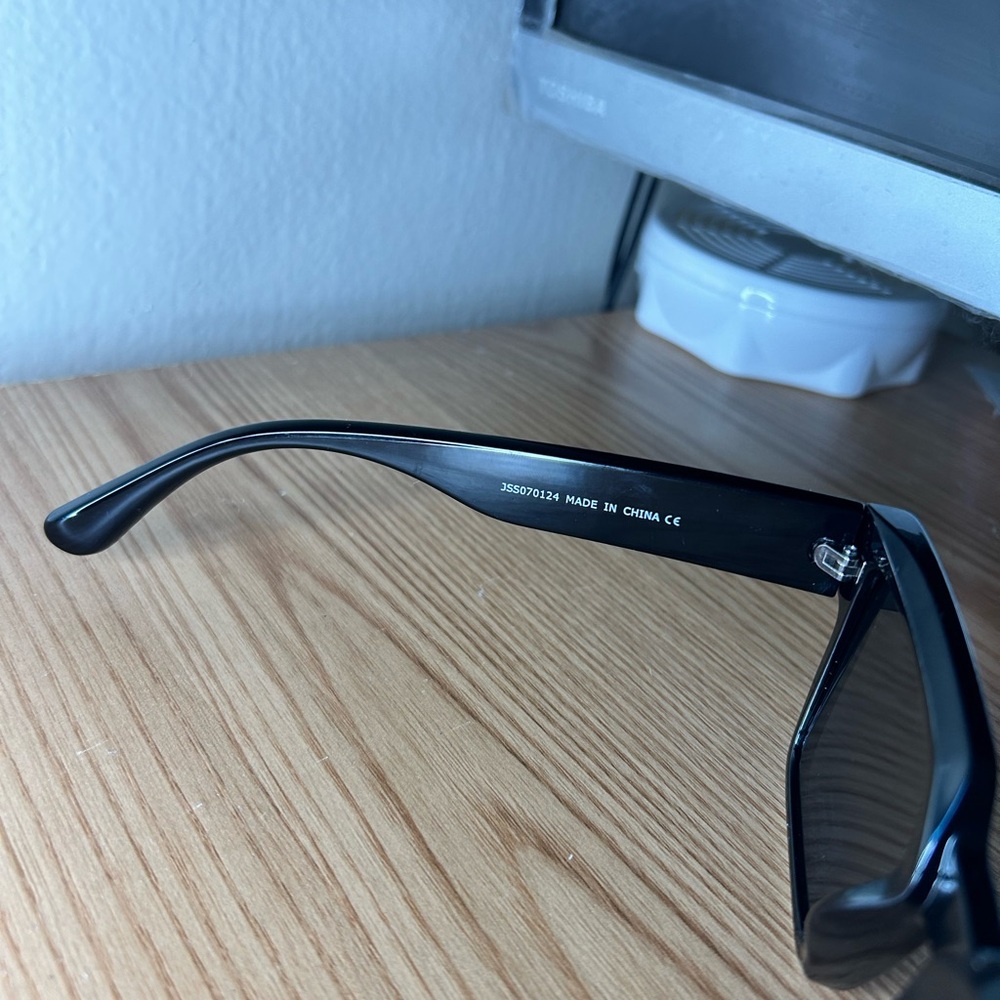 New! Black Rectangular Sunglasses - image 6